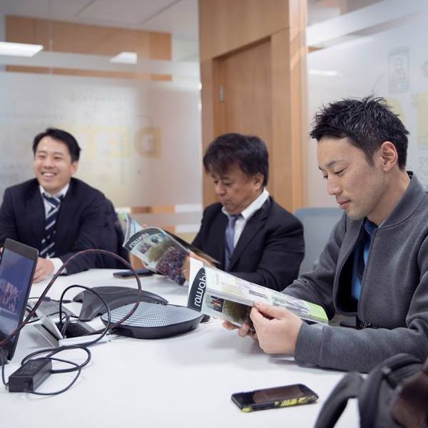شو واتانابي، رئيس مشاريع الخارج، توشيوكي يامازاكي، المدير العام، فومييا كاميكاواجي، مدير قسم تطوير المنتجات - اليابان