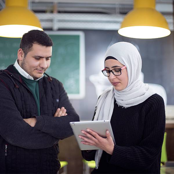 مروة طعمة ، هندسة الكمبيوتر، جامعة بيرزيت.
رامي سلمان ، هندسة الكمبيوتر، جامعة النجاح الوطنية