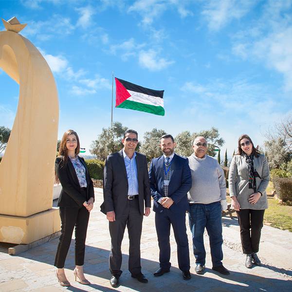 عماد الزير، نائب الرئيس للشؤون الإدارية والمالية، ليزا حنضل، مسؤولة وحدة التدريب والخريجين، بهاء عرمان، موظف وحدة التدريب والخريجين، لينا خليف، ممثلة العلاقات العامة، جامعة فلسطين الأهلية.