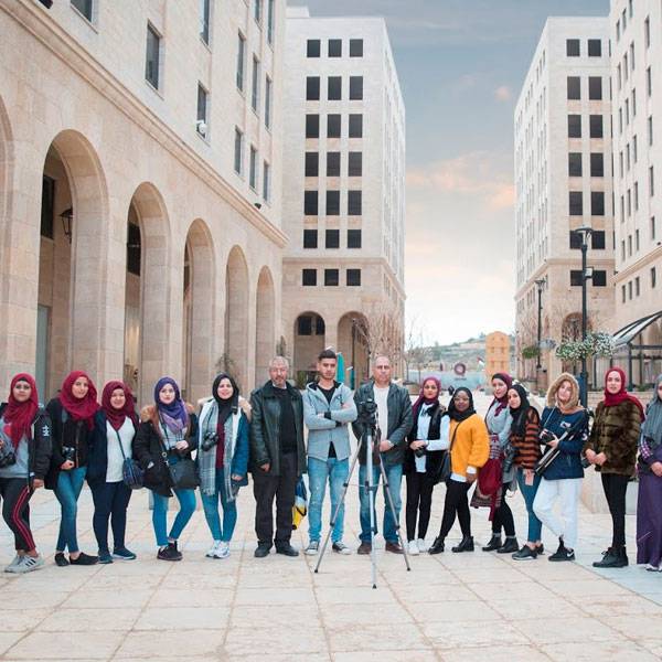 طالبات قسم التصوير، كلية مجتمع المرأة، الطيرة – رام الله