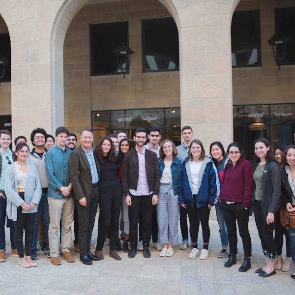 طلاب من جامعة ييل وأكاديمية ويست بوينت - الولايات المتحدة الأمريكية