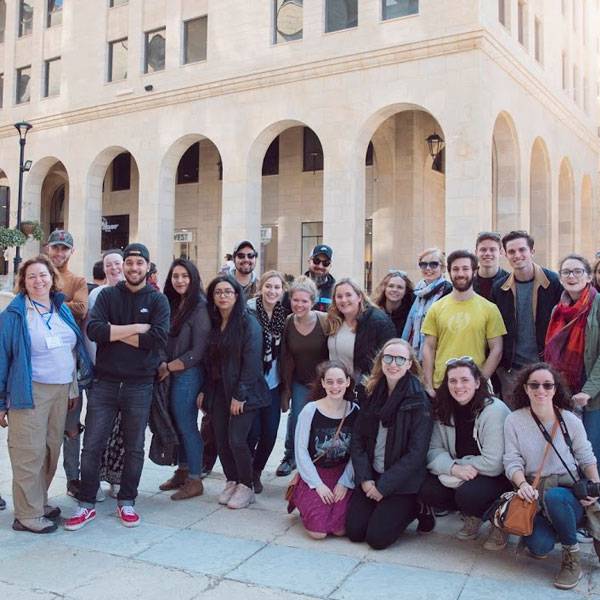 طلاب من جامعة لويولا – الولايات المتحدة الأمريكية