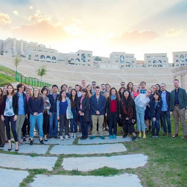 طلاب من جامعة أكسفورد - المملكة المتحدة