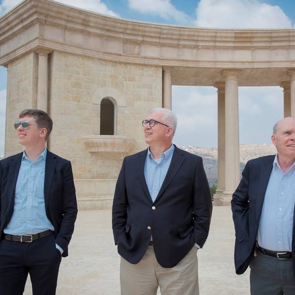 أولين ويثينجتون، رئيس مجلس إدارة شركة ويتنجتون الدولية وابنه - الولايات المتحدة الأمريكية