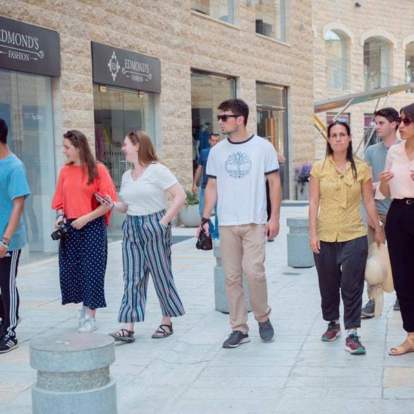 طلاب وأساتذة من جامعة سانت لورانس - الولايات المتحدة الأمريكية