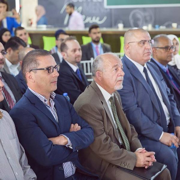 مجموعة من سلطة النقد الفلسطينية وخبراء التكنولوجيا المالية 