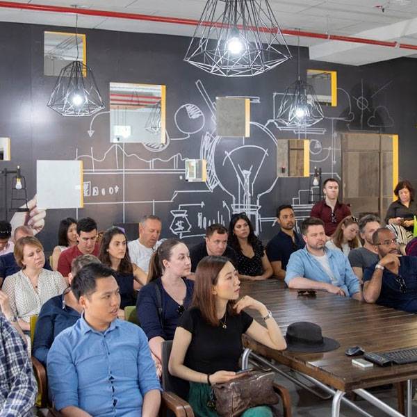 طلاب ماجستير من مدرسة "كاس" لإدارة الأعمال التابعة لجامعة لندن – المملكة المتحدة