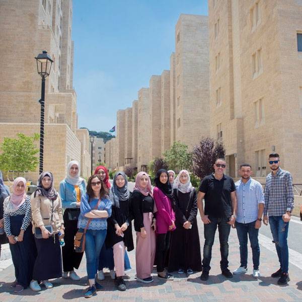 طلاب التصميم الداخلي من جامعة فلسطين التقنية - خضوري