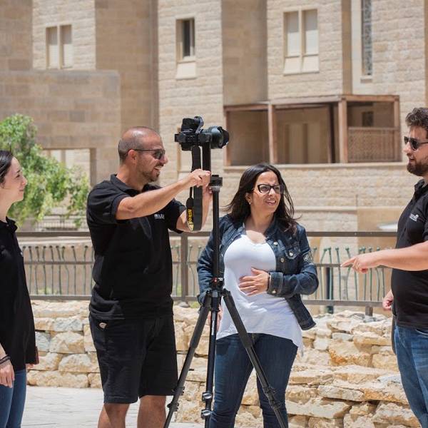 طاقم شركة آي فوكس