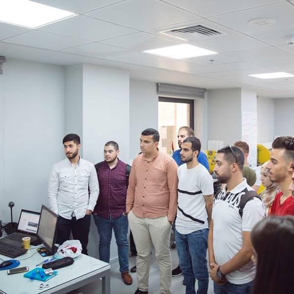 طلاب هندسة الحاسوب من جامعة النجاح الوطنية
