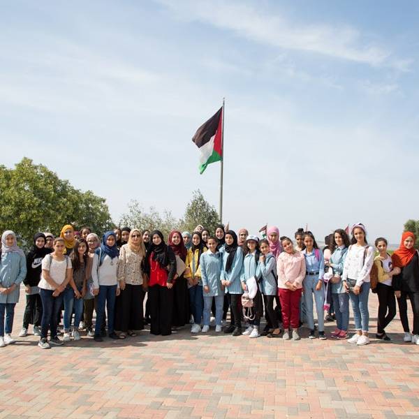 طالبات من مدرسة الطيرة للاناث