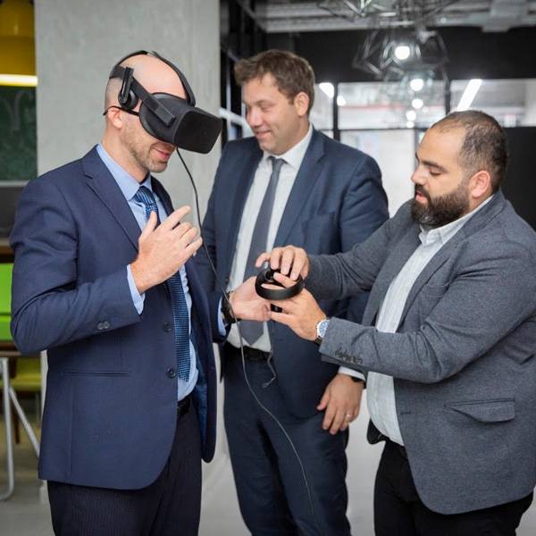 لارس كلينجبيل، الأمين العام للحزب الديمقراطي الاجتماعي، هانس ألبن، مدير راسموس براندت، مدير البرامج، وينك كانط، مستشار، مؤسسة، أف اي أس- ألمانيا