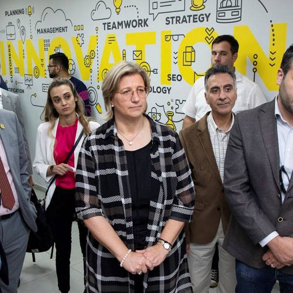 انكه ريلينجر، وزيرة الاقتصاد والعمل والطاقة والنقل الألمانية، مكتب جي اي زيد الدولي وجامعة القدس