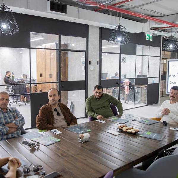 عمر كمال، الرئيس التنفيذي، سامر القطب، مدير تحليل البيانات، عماد حمادة، مدير أول للمشروعات، صائب النشاشيبي، مدير المطورين، شركة بروجينير التكنولوجي.