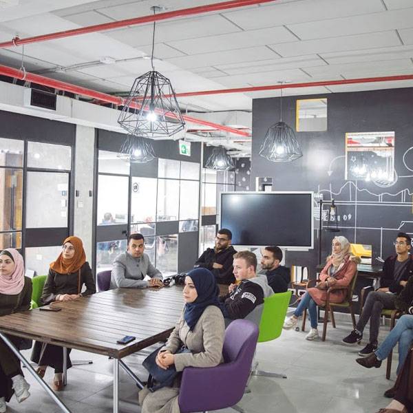 هندسة الحاسوب وعلوم الحاسوب من جامعة بوليتكنيك فلسطين