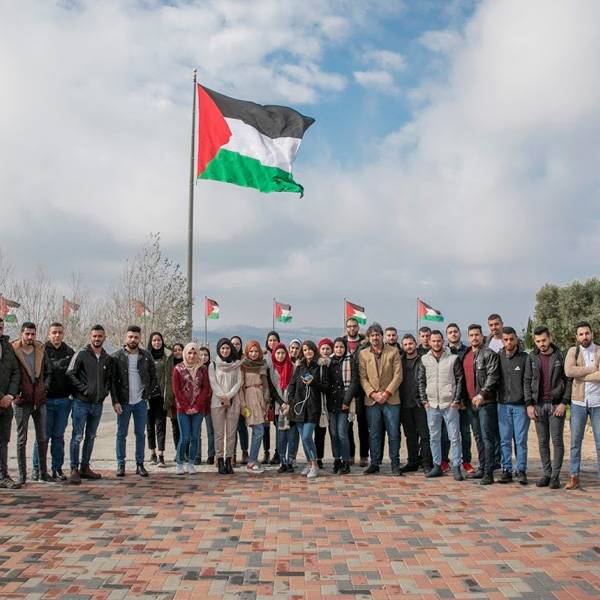 طلاب التسويق من الجامعة العربية الأمريكية