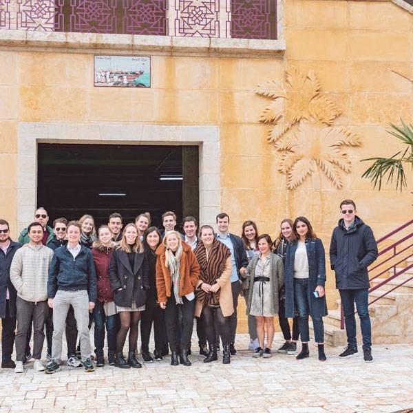 طلاب ماجستير من جامعة تيلبورغ - هولندا