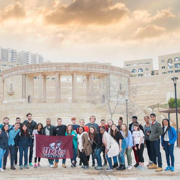 طلاب من جامعة ماساتشوستس امهيرست – الولايات المتحدة الأمريكية