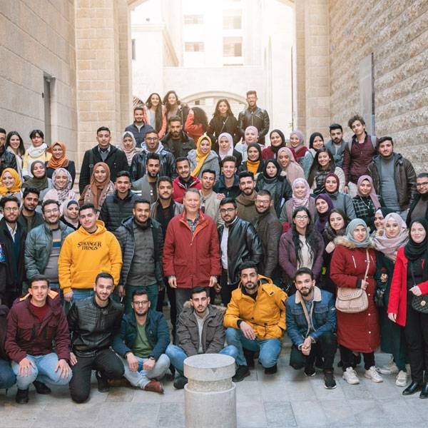 طلاب من مختلف الجامعات الفلسطينية / جائزة هالت