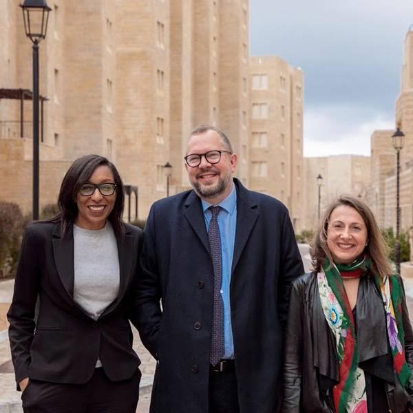 ليندا مونينجيتروا، مديرة الصناعة الإقليمية لمنطقة الشرق الأوسط وإفريقيا، إريك بيكر، مدير أول، إيكاترينا كوشناريفا، المستشار الرئيسي ورائدة القطاع العالمي، مؤسسة التمويل الدولية - الولايات المتحدة الأمريكية