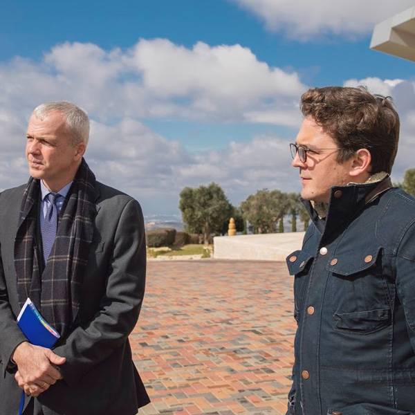 غيرهارد كراوس، رئيس التعاون، تشارلز راودوت دي شاتيناي، رئيس قسم التنمية الاقتصادية، المياه/ الطاقة  للمنطقة (ج) والتجارة، ممثلية الاتحاد الأوروبي