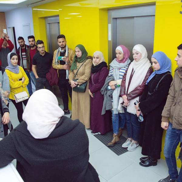 طلاب علوم الحاسوب وهندسة الحاسوب من جامعة النجاح الوطنية