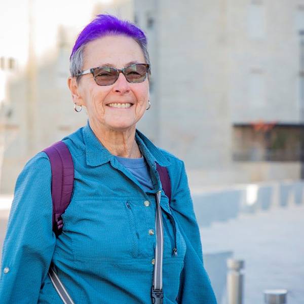 جوديث هولاندر، رحالة العالم - الولايات المتحدة الأمريكية