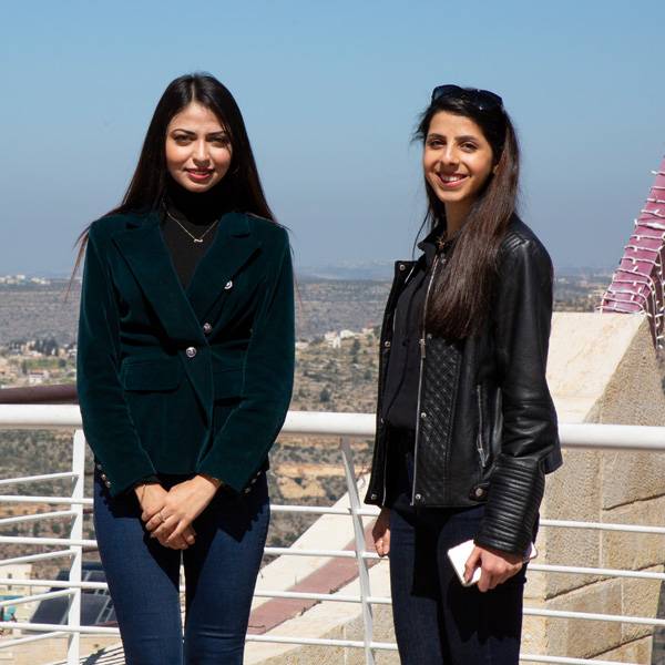 تسنيم بدران، مدير فرع رام الله، منال حسونة، منسقة الإعلام، مؤسسة إنجاز