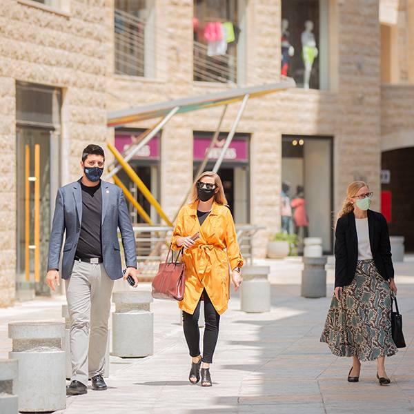 روبن ويتلوفر، ممثلة كندا، أندريا نيكولاس، سكرتيرة أولى، مكتب الممثلية الكندية في فلسطين