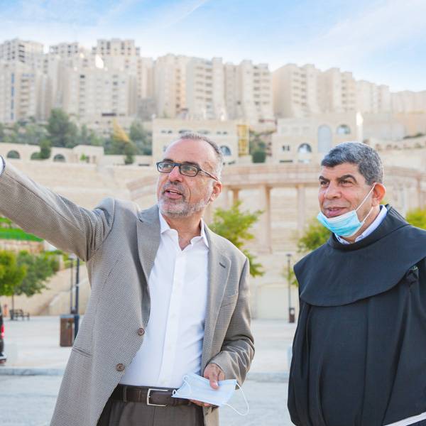 د. عبد المالك جابر، رجل الأعمال الفلسطيني، الأب إبراهيم فلتس، مستشار في المجلس الاستشاري لحراسة الأراضي المقدسة