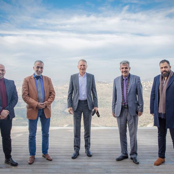 د. أسامة النجار، رئيس النقابة، السيد عبد سراري، نائب رئيس النقابة، السيد ياسر رضوان، مسؤول صندوق التكافل، نقابة الطب المخبري