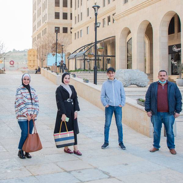 غيّاث جازي، رئيس التحرير، عميد دويكات، إذاعة شباب أف أم