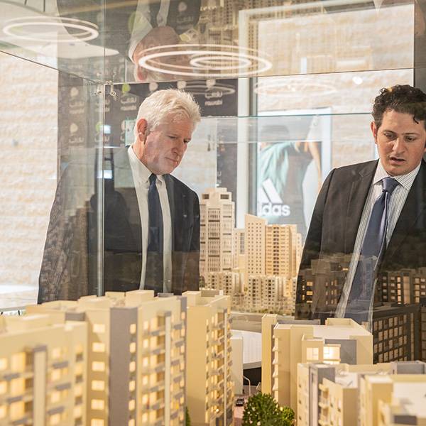 عضوا الكونغرس الأميركي جويل براونولد، وروبرت ويكسلر
