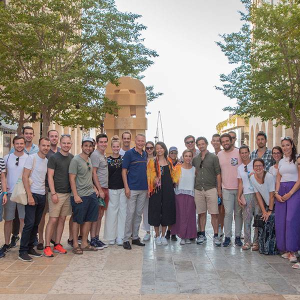 طلاب ماجستير إدارة الأعمال من كلية إنسياد للدراسات العليا – فرنسا

