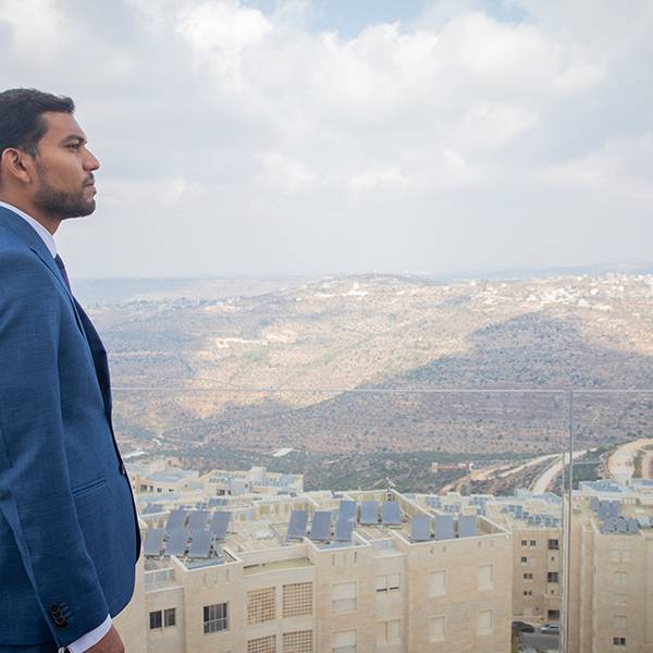 مُكُل آريا، ممثل الهند.