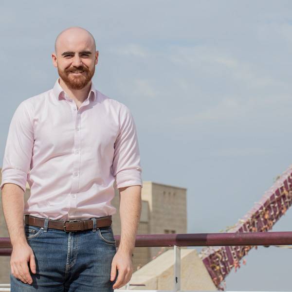 هوو ويليامسون طالب دكتوراه في جامعة كامبردج
