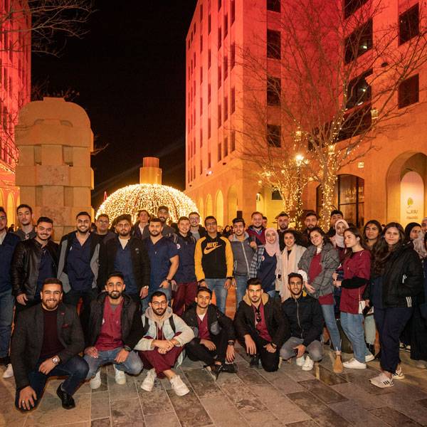 طلاب من جامعة واشنطن للصحة والعلوم
