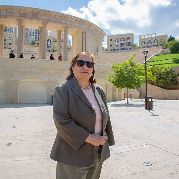 د.مي الكيلة وزيرة الصحة الفلسطينية
