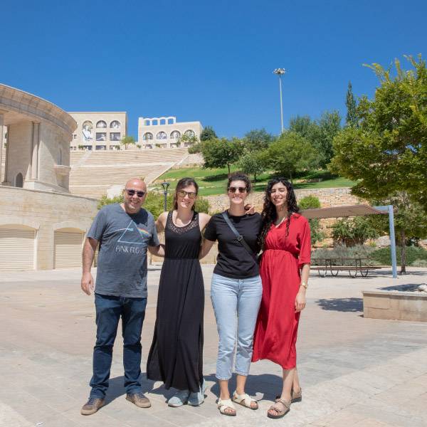 أعضاء من مؤسسة الأنوف الحمراء العالمية
