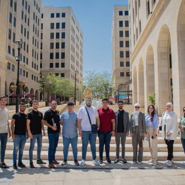 طلاب من جامعة فلسطين الأهلية