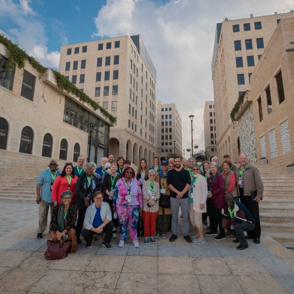 زوار من مجموعة فسيفساء السلام- الولايات المتحدة الأمريكية
