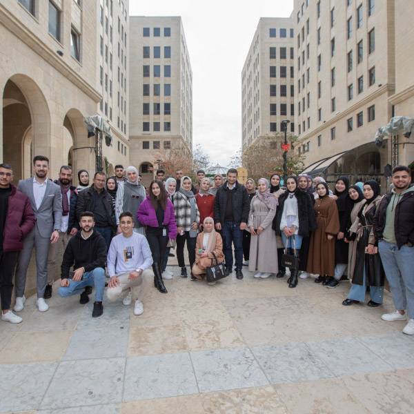 طلاب علوم مالية من جامعة بوليتكنك فلسطين- الخليل
