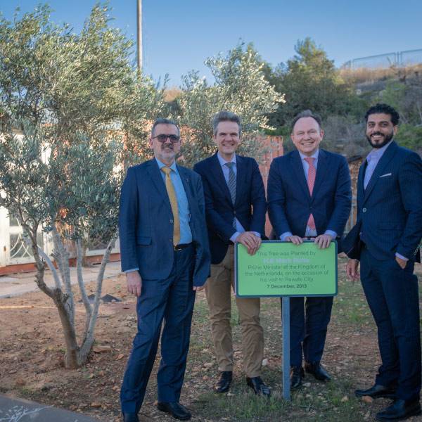 زوار من مؤسسة في أن جي- هولندا  
