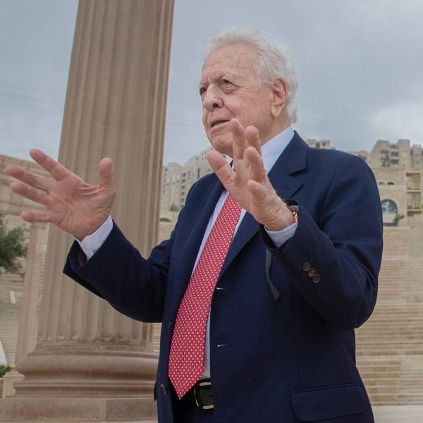 إياد حمّاد الحرازين- رجل أعمال فلسطيني إماراتي