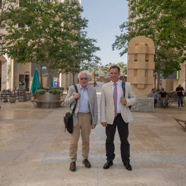 ستيوارت تيرنر، مارتين باين– خبراء في سوقالأوراق المالية