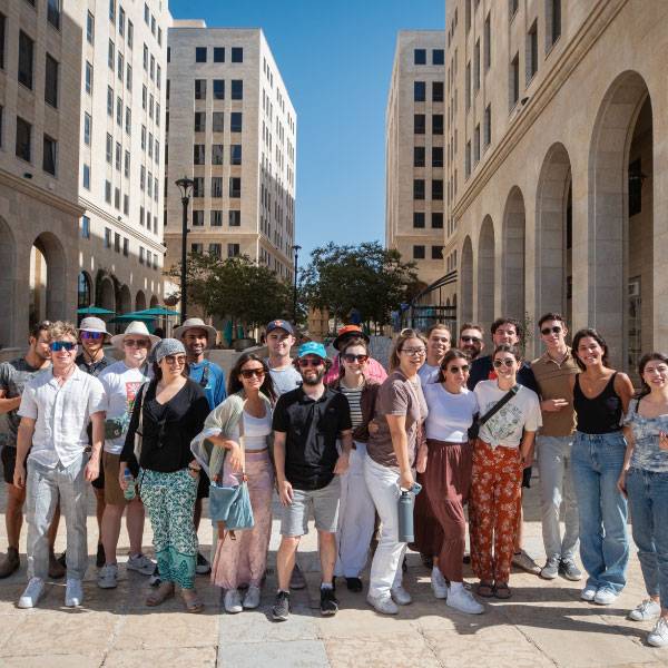 طلاب من جامعة فانكوفر - كندا 