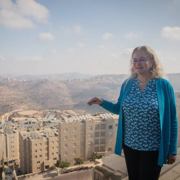 نائبة رئيس مؤسسة التمويل الدولية – هيلا شيخ روحو