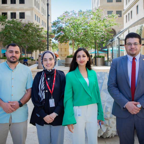 فريق العلاقات العامة من الجامعة العربية الأمريكية 