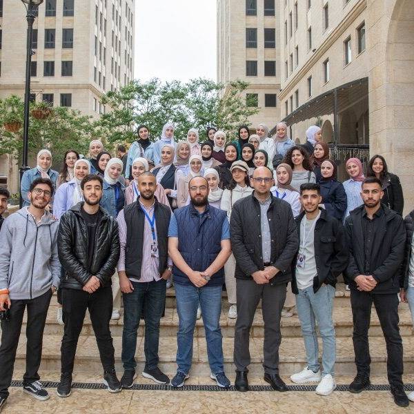 طلاب من جمعية مهندسون بلا حدود / جامعة النجاح