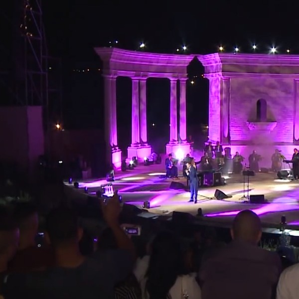 Tens of thousands at Saber Al-Rubai concert